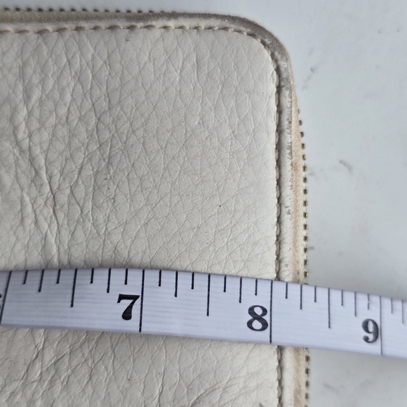 Michael Kors Wallet Womens White Gold Zip Around Logo Good Condition Flaw - Picture 6 of 13